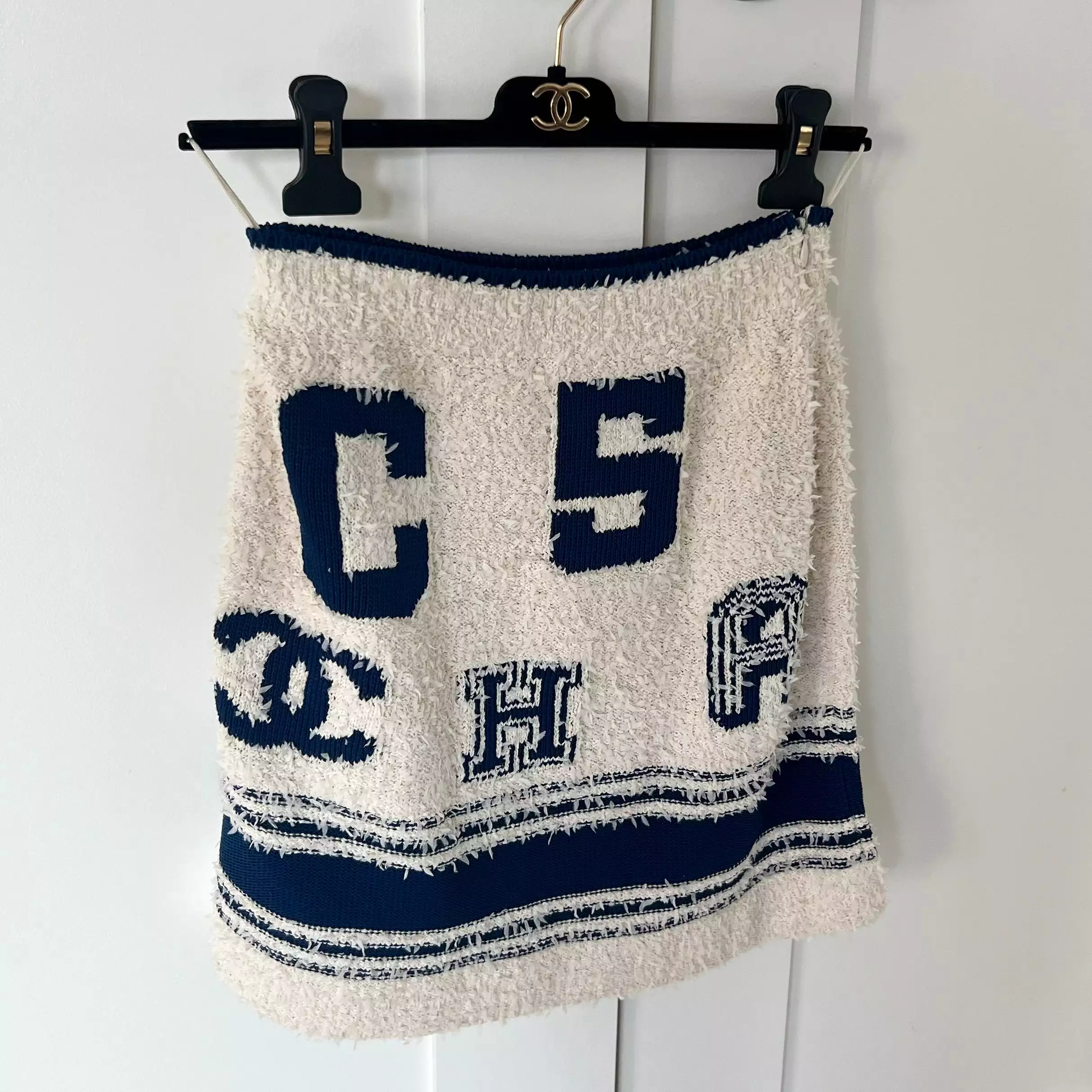 CHANEL cream boucle blue CC knit logo varsity short skirt FR36 S