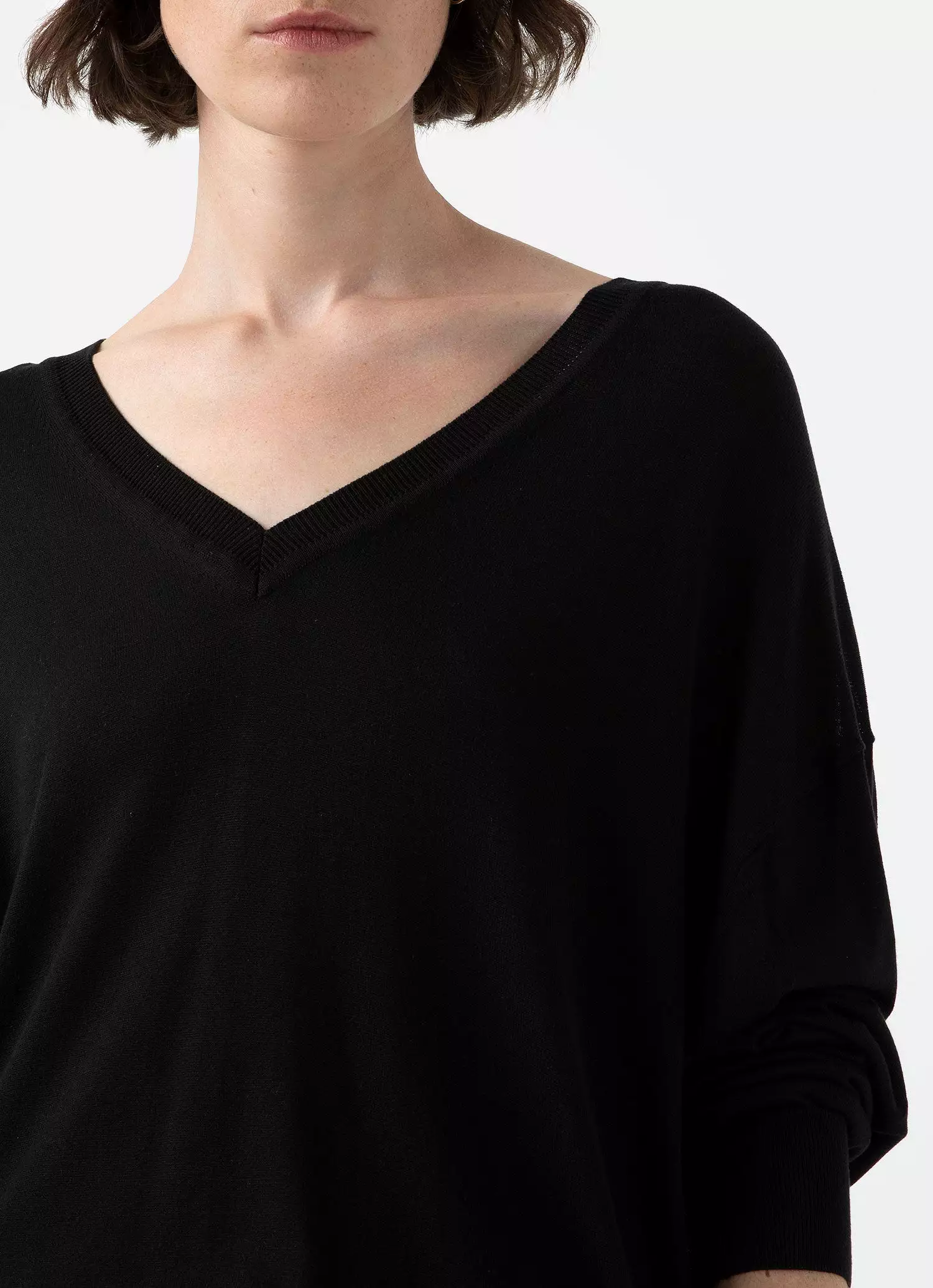 Women's Relaxed Mulberry Silk V-neck Jumper in Black